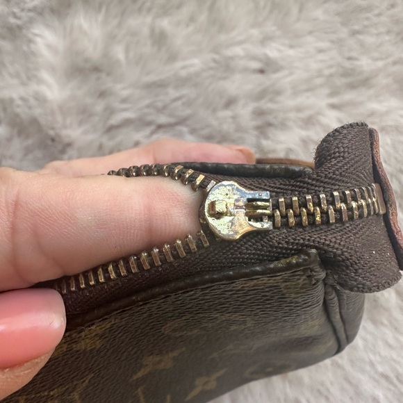 Louis Vuitton Brown Monogram Shoulder Bag with Vachetta Leather - Picture 9 of 16